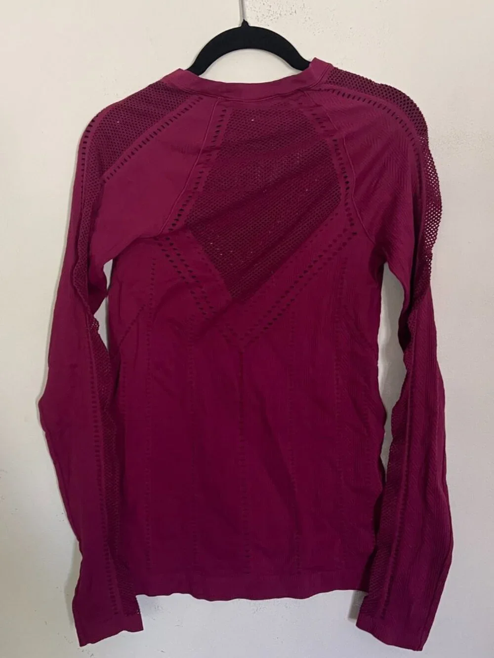Athleta Medium Oxygen Long Sleeve Seamless Ribbed Mesh Activewear Top T10